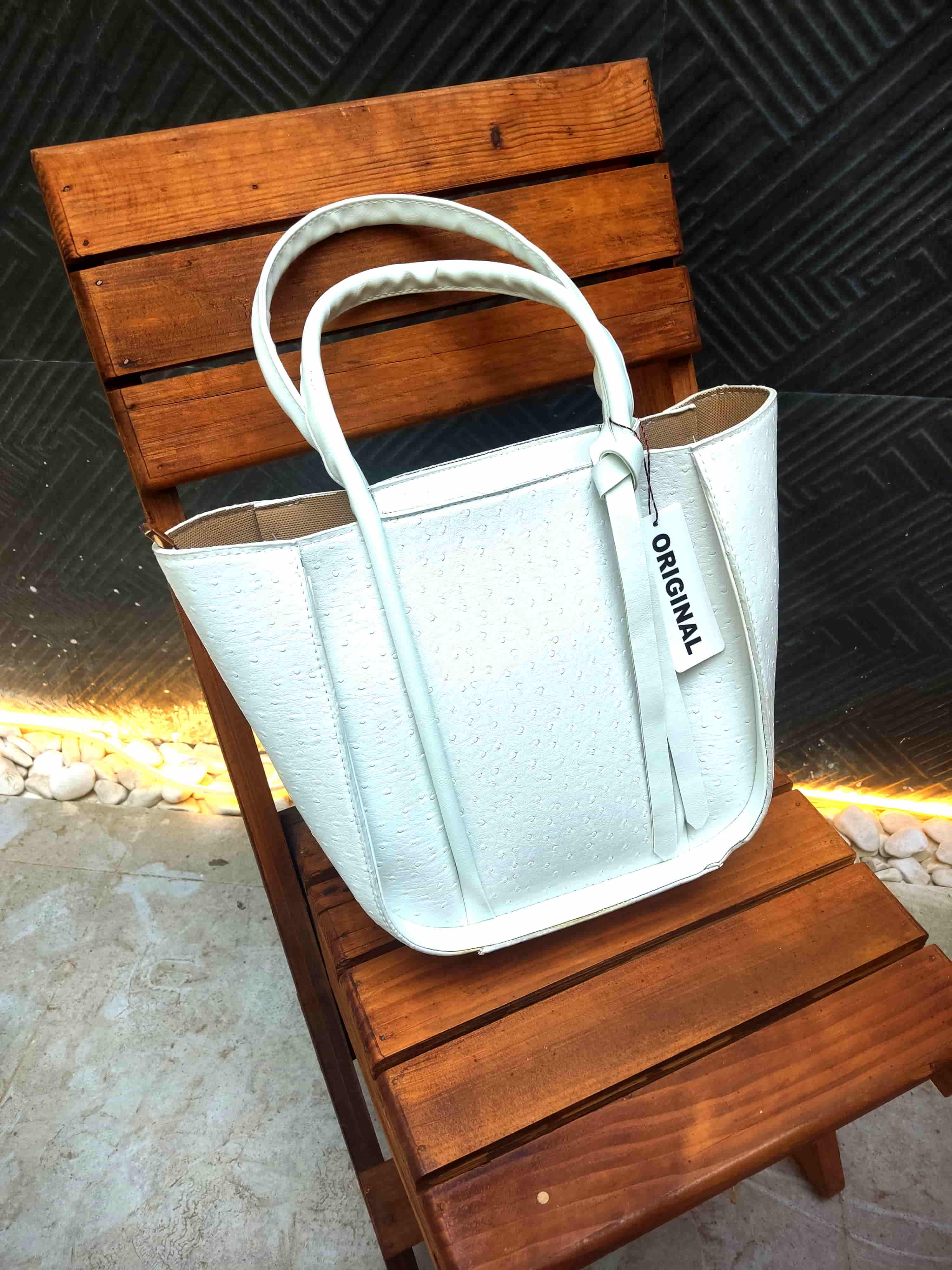 کیف دوشی پاپپونی سفید